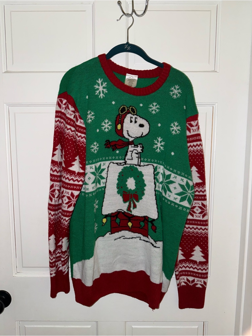 Peanuts Men's Green & Red Snoopy Wreath Crewneck Sweater